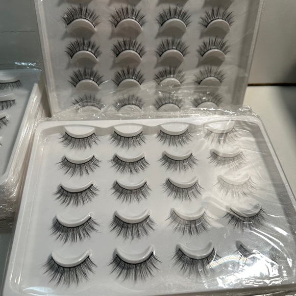 Natural Black False Eyelashes Set - Picture 3 of 6